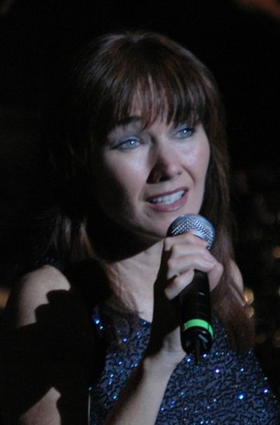 Lari White Photo
