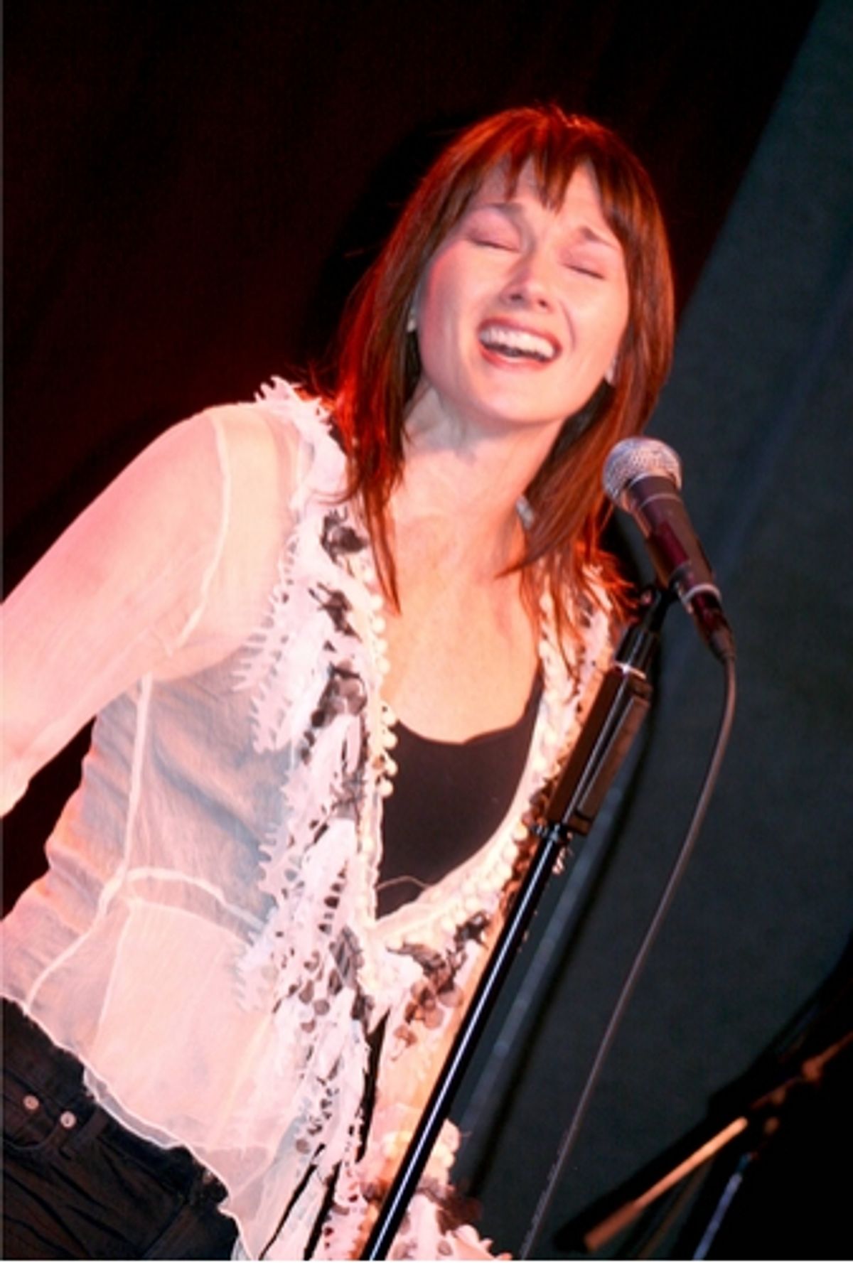 Lari White at 