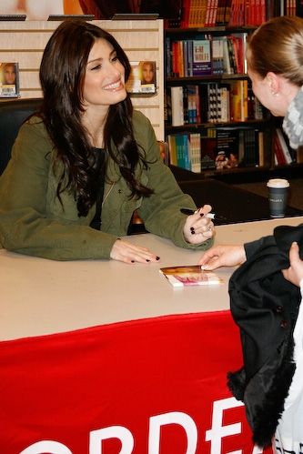 Photos: Betty Buckley & Idina Menzel CD Signings — photo 14 of 16