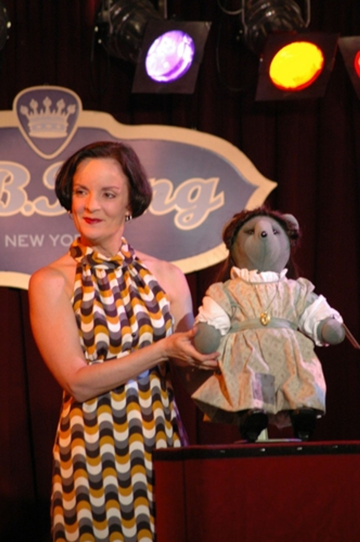 Jennifer Smith presents the Les Miserables Bear at Broadway Bears 2008