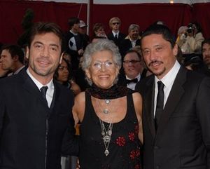 Javier Bardem with mother and guest Photo
