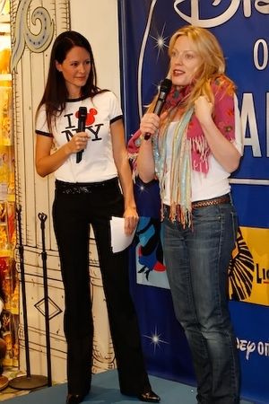 Sherie Rene Scott Photo