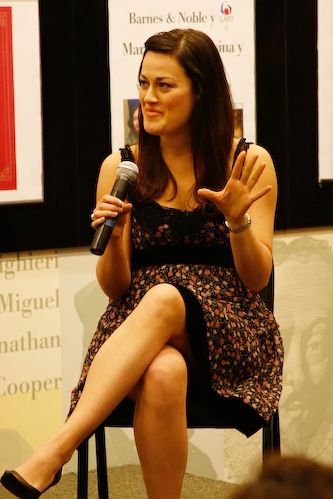 Photo Coverage: Ashley Brown, Michael Lassel at Barnes & Noble Book-Signing — photo 8 of 30
