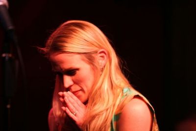 Lauren Kennedy  Photo