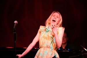 Lauren Kennedy  Photo