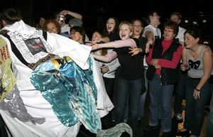 The crowd cheers on Steve Konopelski  Photo