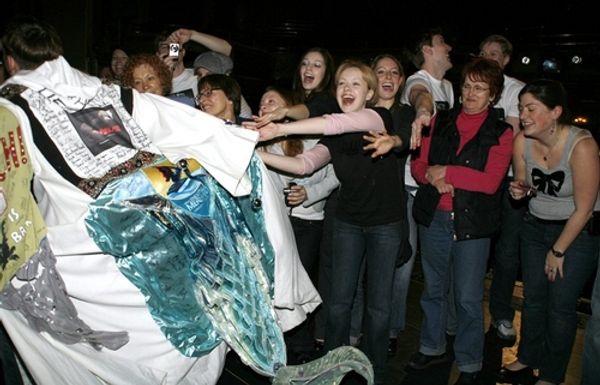 The crowd cheers on Steve Konopelski  Photo