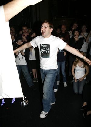 Steve Konopelski warms up the crowd Photo