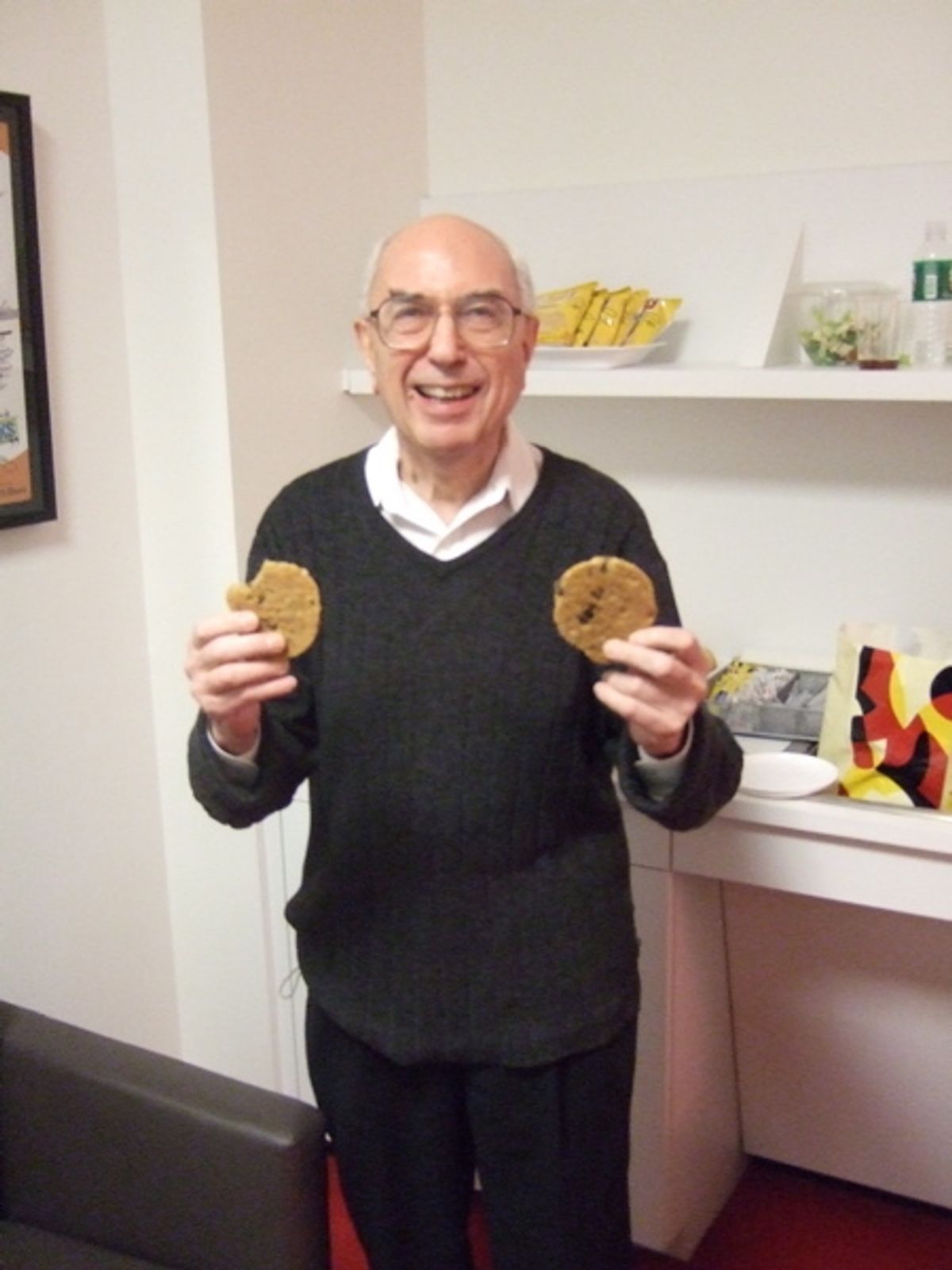 And here is reporter AUBREY RUEBEN swiping cookies from the treats set out for the actors. at Harvey's Broadway Blog: Previews Continue and I Need To Lie Down