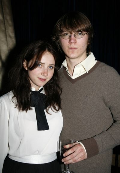 Zoe Kazan and Paul Dano Photo