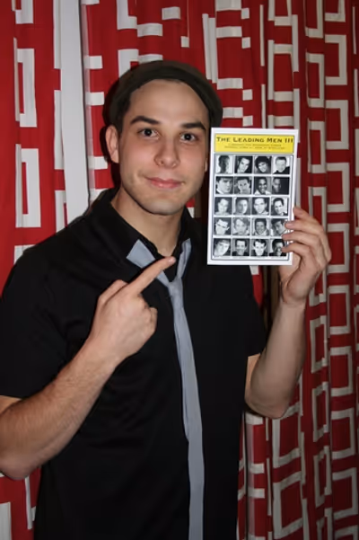 Skylar Astin Photo
