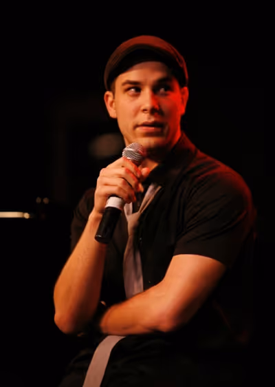 Skylar Astin Photo