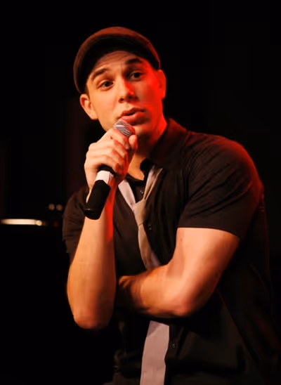 Skylar Astin Photo