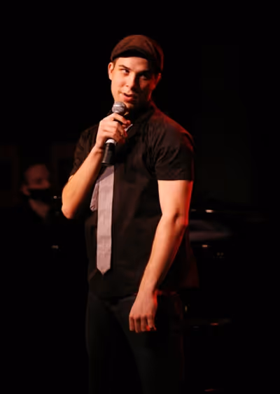 Skylar Astin Photo