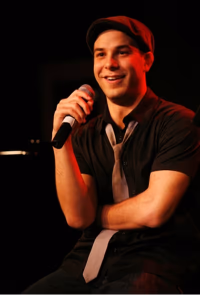 Skylar Astin Photo
