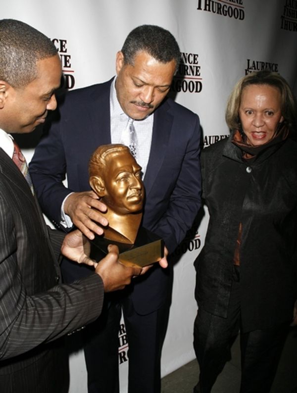 Laurence Fishburne receiving an Award form the Thurgood Marshall College Fund from Dw Photo
