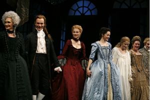 Laura Linney with Sian Phillips, Ben Daniels, Jessica Collins, and Mamie Gummer Photo