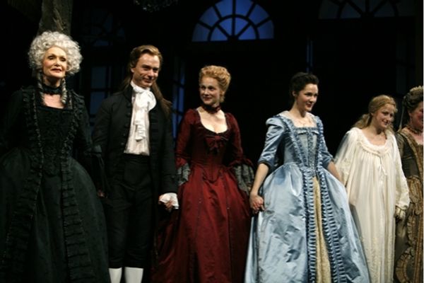 Laura Linney with Sian Phillips, Ben Daniels, Jessica Collins, and Mamie Gummer Photo