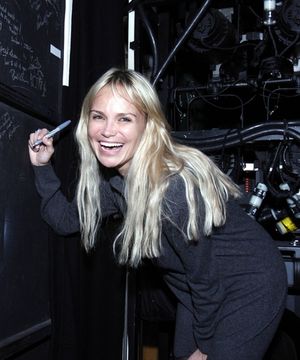 Kristin Chenoweth signs the Celebrity Wall @ BroadwayWorld Kristin Chenoweth signs the Celebrity Wall Photo
