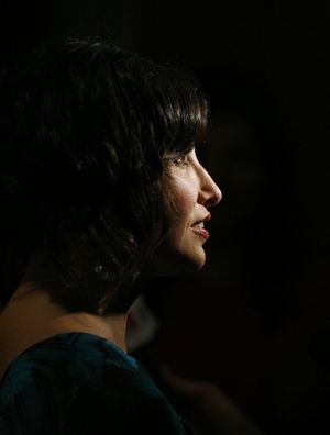 Gina Gershon

 Photo