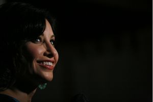 Gina Gershon

 Photo