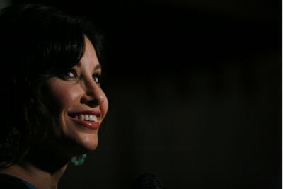 Gina Gershon

 Photo