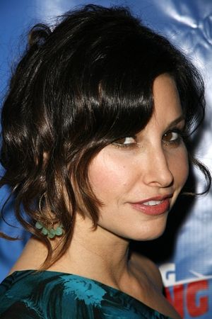Gina Gershon

 Photo
