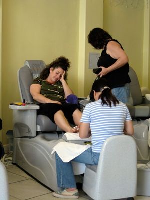 Marissa Jaret Winokur: "Taking a second to scrub my gross beat up feet!" Photo