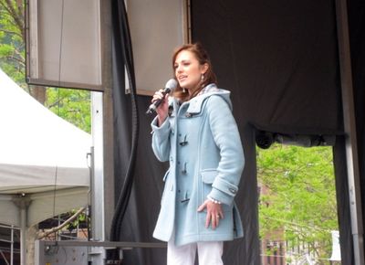  Laura Osnes Photo