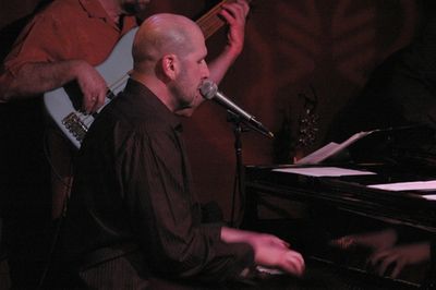 Jeremy Schonfeld singing "Sarah-Jane" dedicated to his wife
 Photo