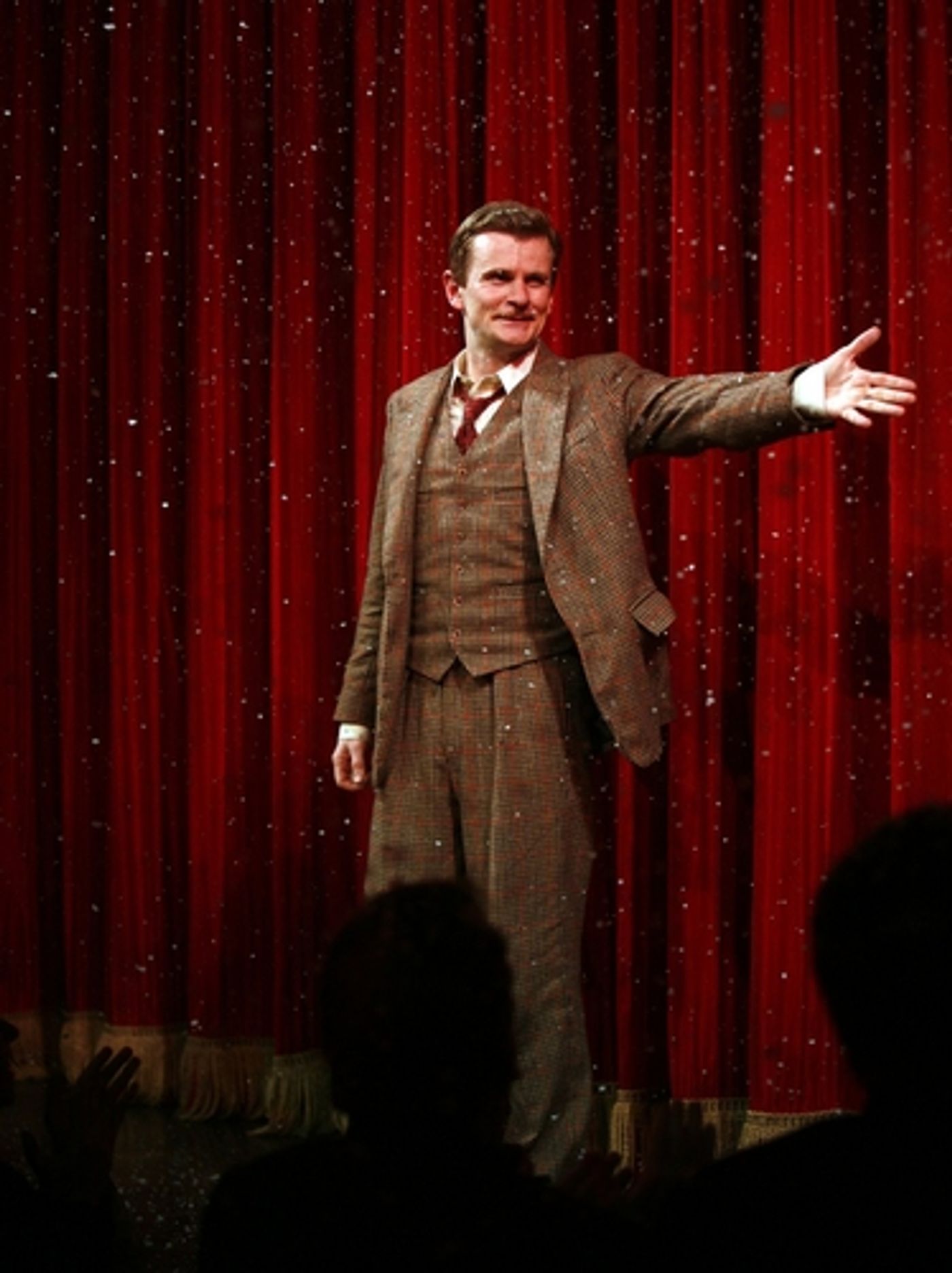 Photo Coverage: 39 STEPS Opening  Image