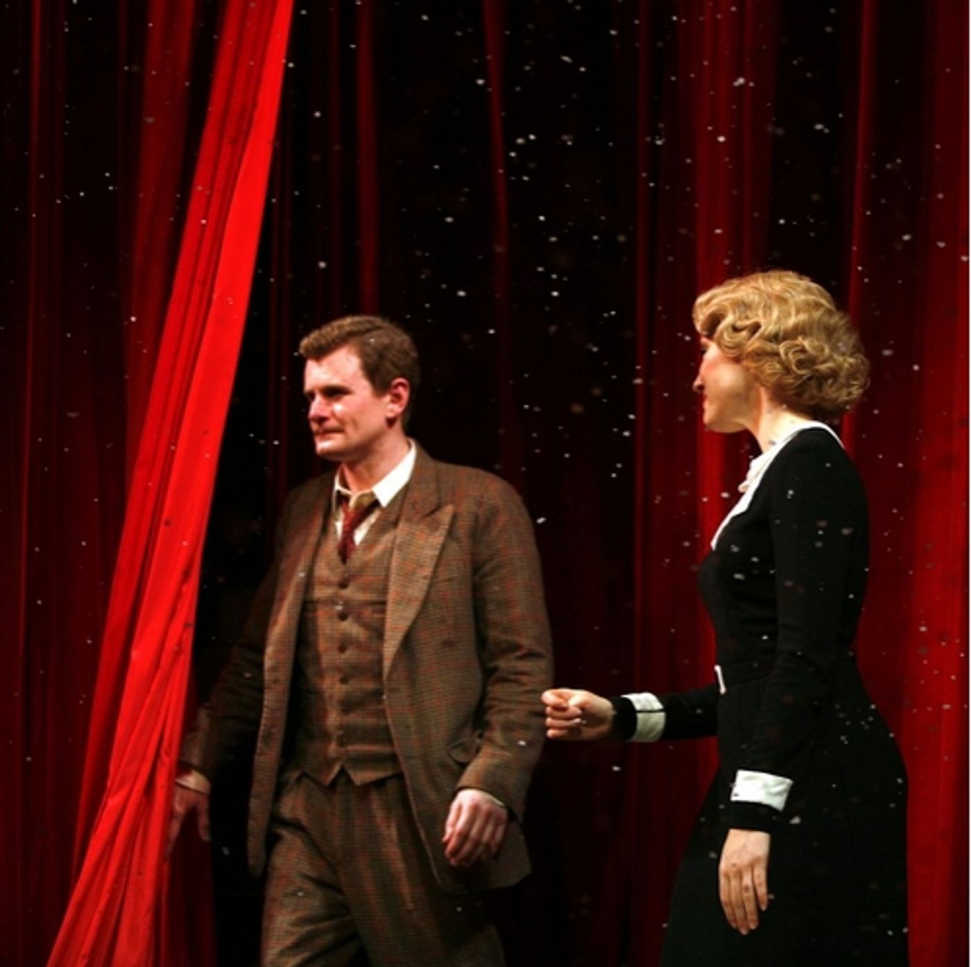 Photo Coverage: 39 STEPS Opening  Image