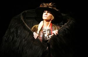 Mercedes Ruehl Photo