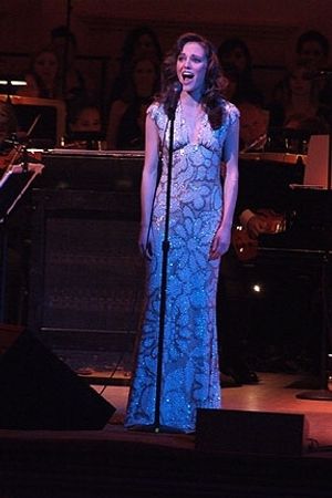 Laura Osnes
 Photo