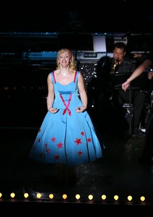 Elizabeth Stanley Photo