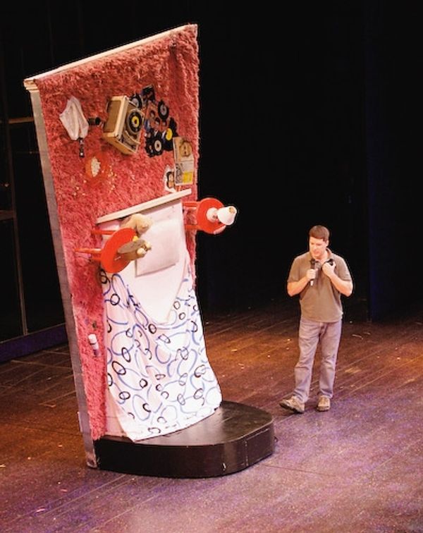 Brian Munroe demos the set
 Photo