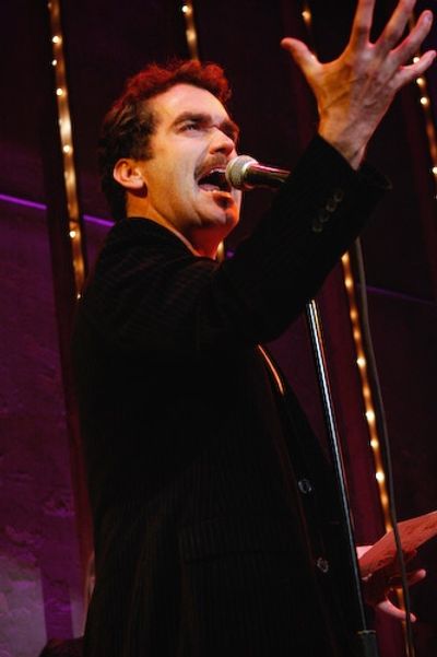 Brian d'Arcy James
 Photo