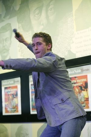 Matthew Morrison Photo