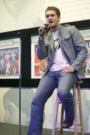 Matthew Morrison
 Photo