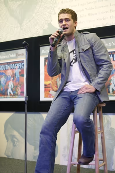 Matthew Morrison
 Photo