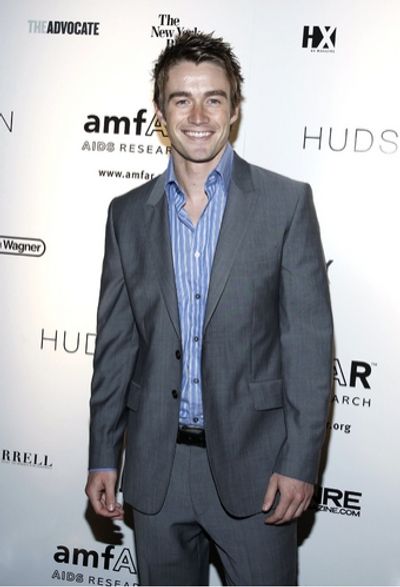 Robert Buckley
 Photo