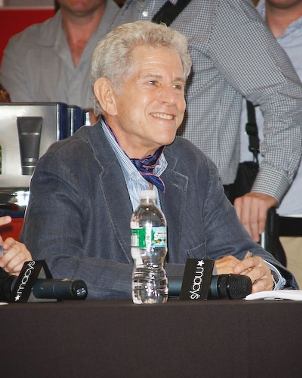 Tony Roberts at Macy's Hosts 'Sing For Your Tony Tickets'