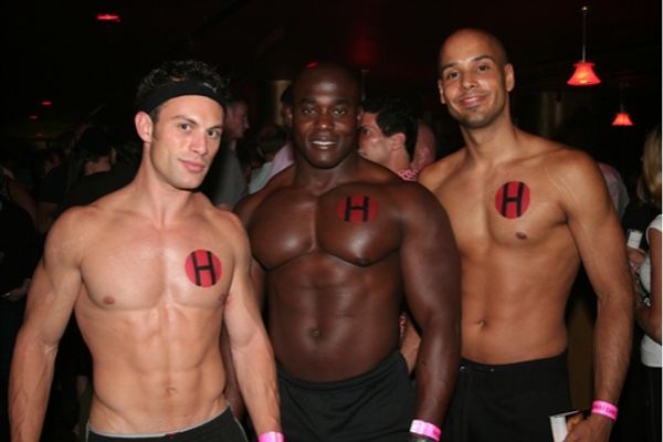 Kevin Ajjan, Ashley Ntansah and performer Photo