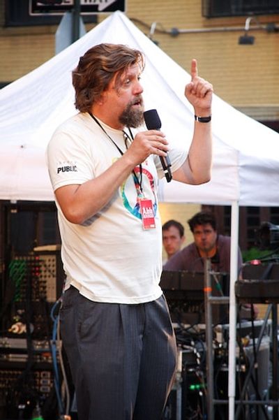 Oskar Eustis 
 Photo