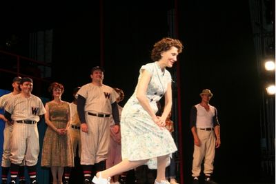 Randy Graff (Meg Boyd) and Damn Yankees cast members Photo