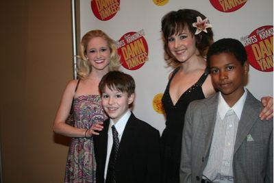 Pamela Otterson (Ensemble), Alexander Scheitinger (Ensemble), Rachel Coloff (Miss Wes Photo