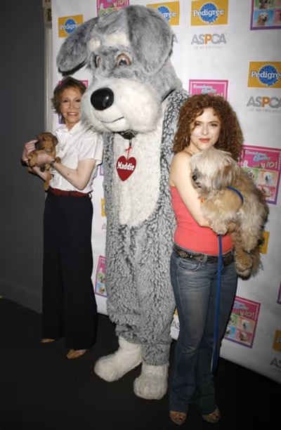 Mary Tyler Moore and Bernadette Peters 
 Photo