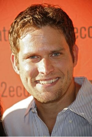 Steven Pasquale
 Photo