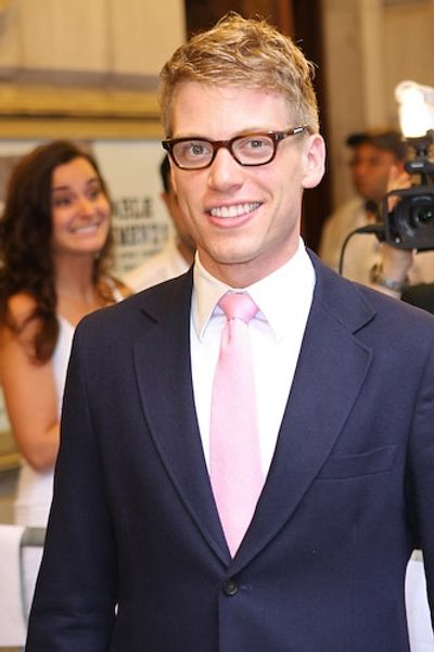 Barrett Foa
 Photo