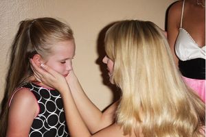 Bailey Hanks and her younger sister Photo